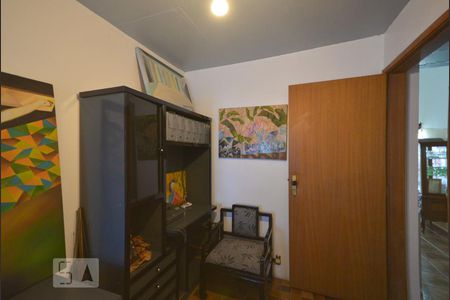 Casa à venda com 554m², 4 quartos e 4 vagas Casa à venda com 554m², 4 quartos e 4 vagasEscritório