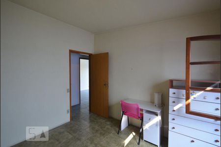 Casa à venda com 554m², 4 quartos e 4 vagas Casa à venda com 554m², 4 quartos e 4 vagasQuarto 3