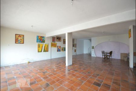 Casa à venda com 554m², 4 quartos e 4 vagas Casa à venda com 554m², 4 quartos e 4 vagasSalão