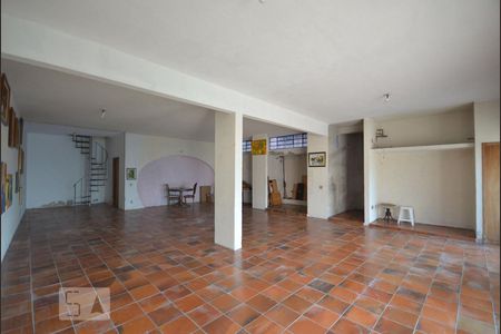 Casa à venda com 554m², 4 quartos e 4 vagas Casa à venda com 554m², 4 quartos e 4 vagasSalão