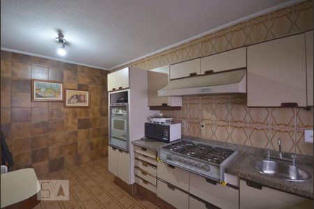Casa à venda com 554m², 4 quartos e 4 vagas Casa à venda com 554m², 4 quartos e 4 vagasCozinha