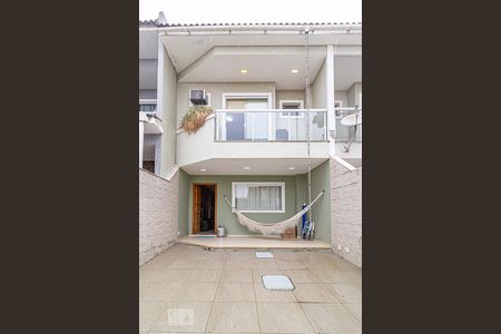 Casa à venda com 156m², 3 quartos e 1 vaga Casa à venda com 156m², 3 quartos e 1 vagaFachada