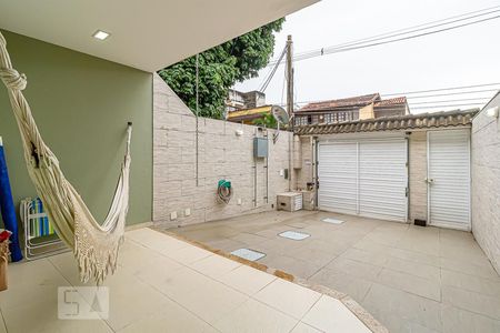 Casa à venda com 156m², 3 quartos e 1 vaga Casa à venda com 156m², 3 quartos e 1 vagaVaranda e Garagem