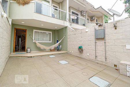 Casa à venda com 156m², 3 quartos e 1 vaga Casa à venda com 156m², 3 quartos e 1 vagaVaranda e Garagem