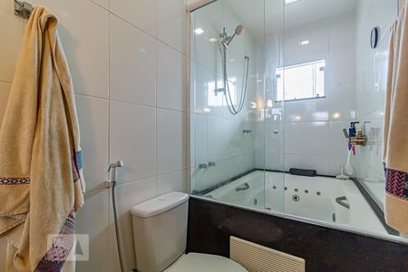 Casa à venda com 156m², 3 quartos e 1 vaga Casa à venda com 156m², 3 quartos e 1 vagaBanheiro da Suíte