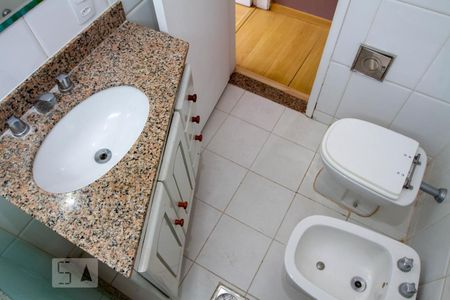 Apartamento à venda com 76m², 2 quartos e 1 vaga Apartamento à venda com 76m², 2 quartos e 1 vagaBanheiro Social