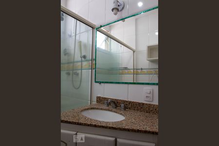 Apartamento à venda com 76m², 2 quartos e 1 vaga Apartamento à venda com 76m², 2 quartos e 1 vagaBanheiro Social