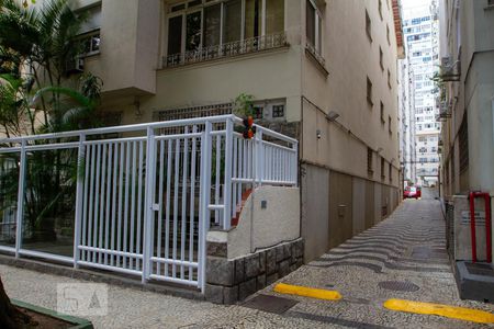 Apartamento à venda com 76m², 2 quartos e 1 vaga Apartamento à venda com 76m², 2 quartos e 1 vagaEntrada do Condomínio