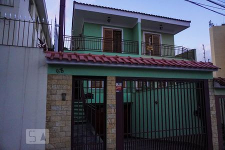 Casa à venda com 178m², 3 quartos e 5 vagas Casa à venda com 178m², 3 quartos e 5 vagasFachada