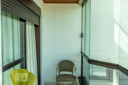 Apartamento à venda com 250m², 4 quartos e 4 vagas Apartamento à venda com 250m², 4 quartos e 4 vagasVaranda da Suíte 3