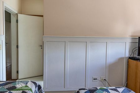 Apartamento à venda com 250m², 4 quartos e 4 vagas Apartamento à venda com 250m², 4 quartos e 4 vagasSuíte 1