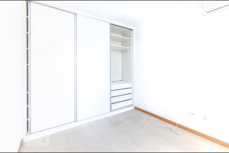 Closet da suíte de apartamento para alugar com 1 quarto, 78m² em Pituba, Salvador