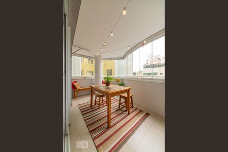 Apartamento à venda com 144m², 3 quartos e 3 vagas Apartamento à venda com 144m², 3 quartos e 3 vagasVaranda gourmet