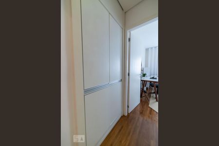 Apartamento à venda com 144m², 3 quartos e 3 vagas Apartamento à venda com 144m², 3 quartos e 3 vagasCorredor -Armários