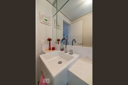 Apartamento à venda com 144m², 3 quartos e 3 vagas Apartamento à venda com 144m², 3 quartos e 3 vagasLavabo