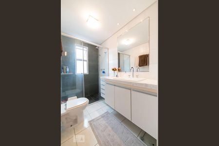Apartamento à venda com 144m², 3 quartos e 3 vagas Apartamento à venda com 144m², 3 quartos e 3 vagasBanheiro da Suíte Master