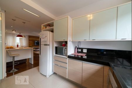 Apartamento à venda com 144m², 3 quartos e 3 vagas Apartamento à venda com 144m², 3 quartos e 3 vagasCozinha