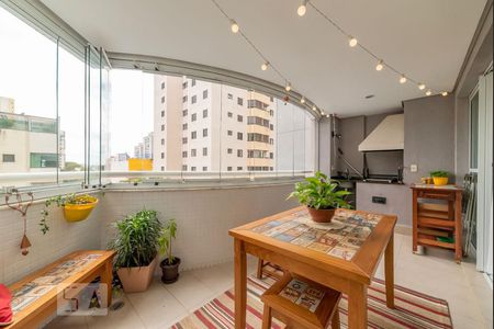 Apartamento à venda com 144m², 3 quartos e 3 vagas Apartamento à venda com 144m², 3 quartos e 3 vagasVaranda gourmet