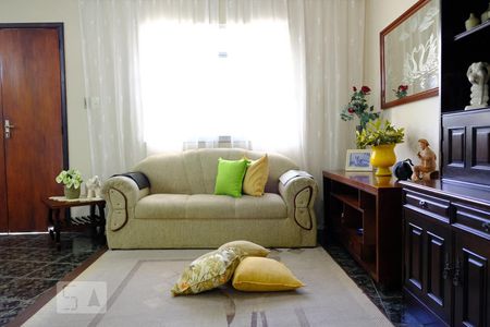 Casa à venda com 280m², 4 quartos e 2 vagasSala - segundo andar