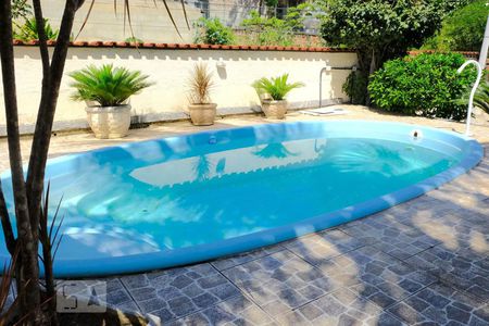 Casa à venda com 280m², 4 quartos e 2 vagasÁrea externa - piscina