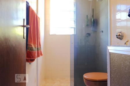 Casa à venda com 280m², 4 quartos e 2 vagasBanheiro social - segundo andar