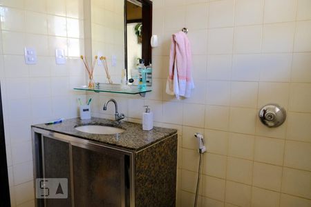 Casa à venda com 280m², 4 quartos e 2 vagasLavabo - primeiro andar