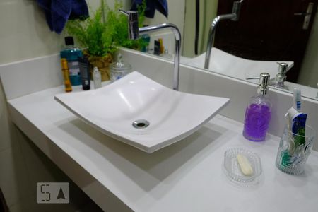 Casa à venda com 280m², 4 quartos e 2 vagasBanheiro da suíte