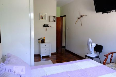 Casa à venda com 280m², 4 quartos e 2 vagasSuíte - segundo andar