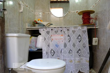 Casa à venda com 280m², 4 quartos e 2 vagasÁrea externa - banheiro