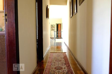 Casa à venda com 280m², 4 quartos e 2 vagasCorredor