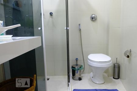 Casa à venda com 280m², 4 quartos e 2 vagasBanheiro da suíte