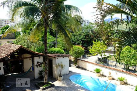 Casa à venda com 280m², 4 quartos e 2 vagasVista da varanda