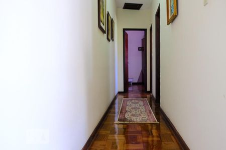 Casa à venda com 280m², 4 quartos e 2 vagasCorredor