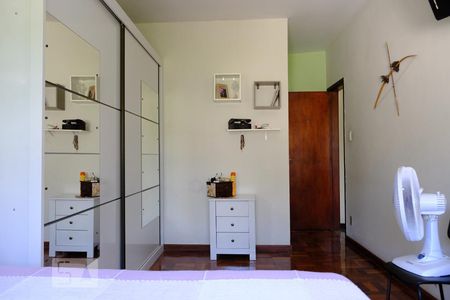 Casa à venda com 280m², 4 quartos e 2 vagasSuíte - segundo andar