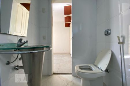 Apartamento para alugar com 403m², 3 quartos e 2 vagas Apartamento para alugar com 403m², 3 quartos e 2 vagasBanheiro da Suíte 2