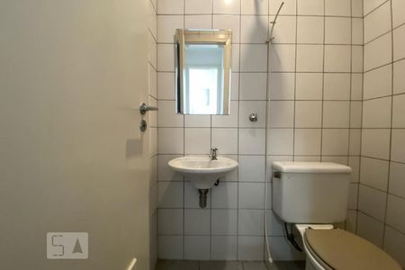 Apartamento para alugar com 403m², 3 quartos e 2 vagas Apartamento para alugar com 403m², 3 quartos e 2 vagasBanheiro de Serviço