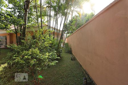 Casa à venda com 700m², 4 quartos e 6 vagas Casa à venda com 700m², 4 quartos e 6 vagasÁrea Externa