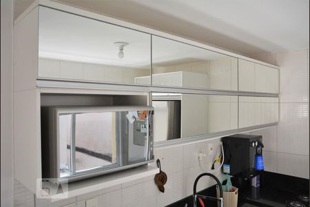 Casa de condomínio para alugar com 120m², 2 quartos e 2 vagasCozinha - Armários