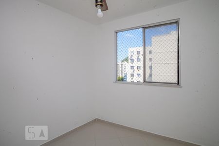 Quarto 1 de apartamento para alugar com 2 quartos, 48m² em Jacarepaguá, Rio de Janeiro