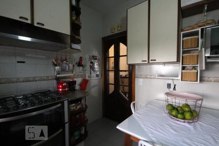 Apartamento à venda com 126m², 4 quartos e 2 vagasCozinha