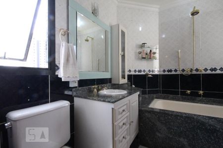 Apartamento à venda com 126m², 4 quartos e 2 vagasBanheiro da Suíte