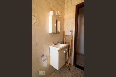 Casa à venda com 300m², 4 quartos e 2 vagas Casa à venda com 300m², 4 quartos e 2 vagasBanheiro