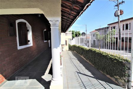 Casa para alugar com 275m², 5 quartos e 4 vagasCorredor lateral