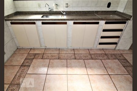 Casa para alugar com 275m², 5 quartos e 4 vagasCozinha 