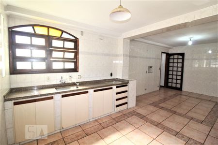 Casa para alugar com 275m², 5 quartos e 4 vagasCozinha 