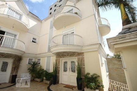 Casa à venda com 380m², 2 quartos e 4 vagasFachada