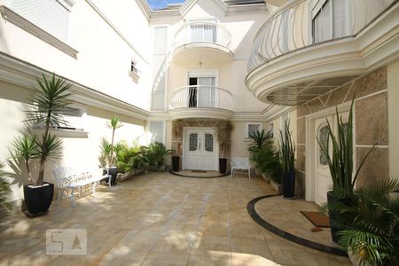Casa à venda com 380m², 2 quartos e 4 vagasFachada