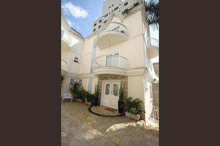 Casa à venda com 380m², 2 quartos e 4 vagasFachada