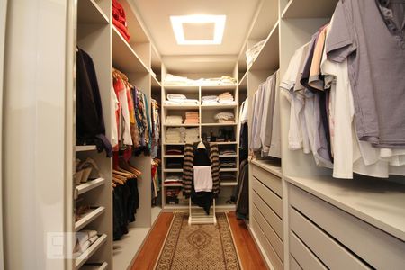 Casa à venda com 380m², 2 quartos e 4 vagasSuíte 2