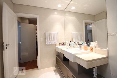 Casa à venda com 380m², 2 quartos e 4 vagasSuíte 2